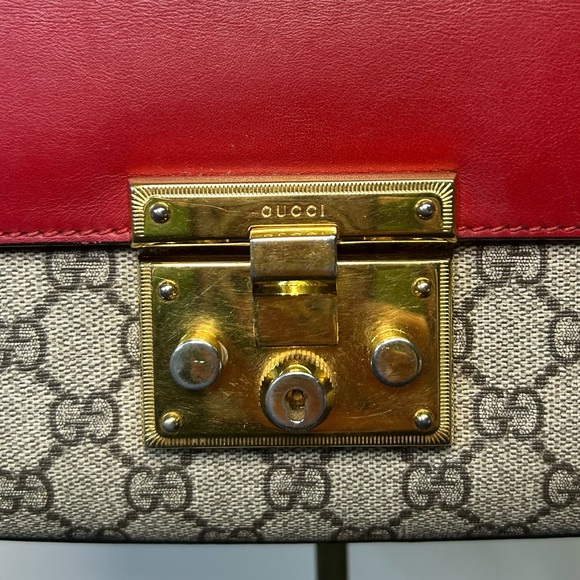 GUCCI GG Supreme with Padlock & Chain Strap Shoulder Bag - Picture 2 of 16